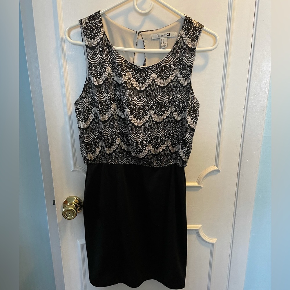 Womens Forever 21 Size Medium Black and cream dress